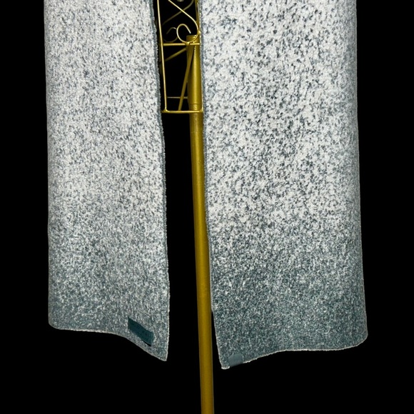 NWT Barefoot Dreams Soft CozyChic Reversible Scarf in Smokey Green Fog Gray, OS. - Picture 7 of 11